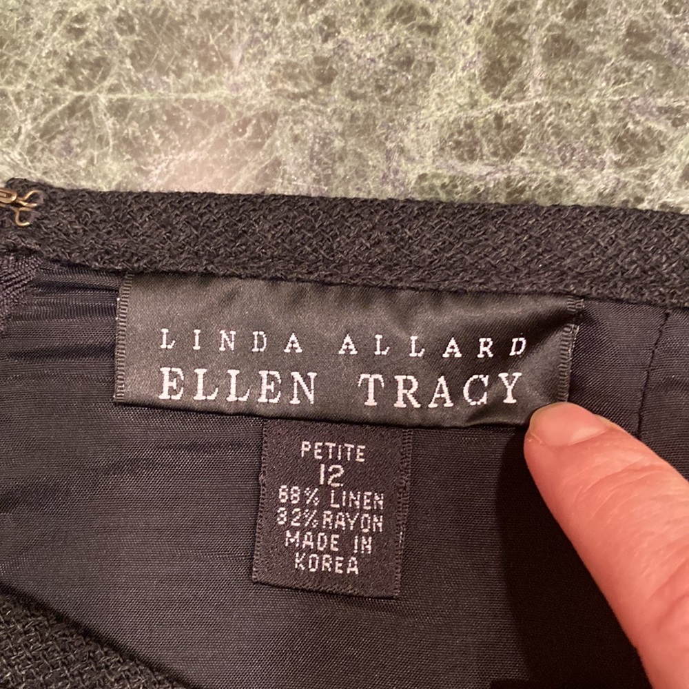 Ellen Tracy linen texture black skirt with lining